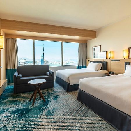 Отель Hilton Fukuoka Sea Hawk Экстерьер фото