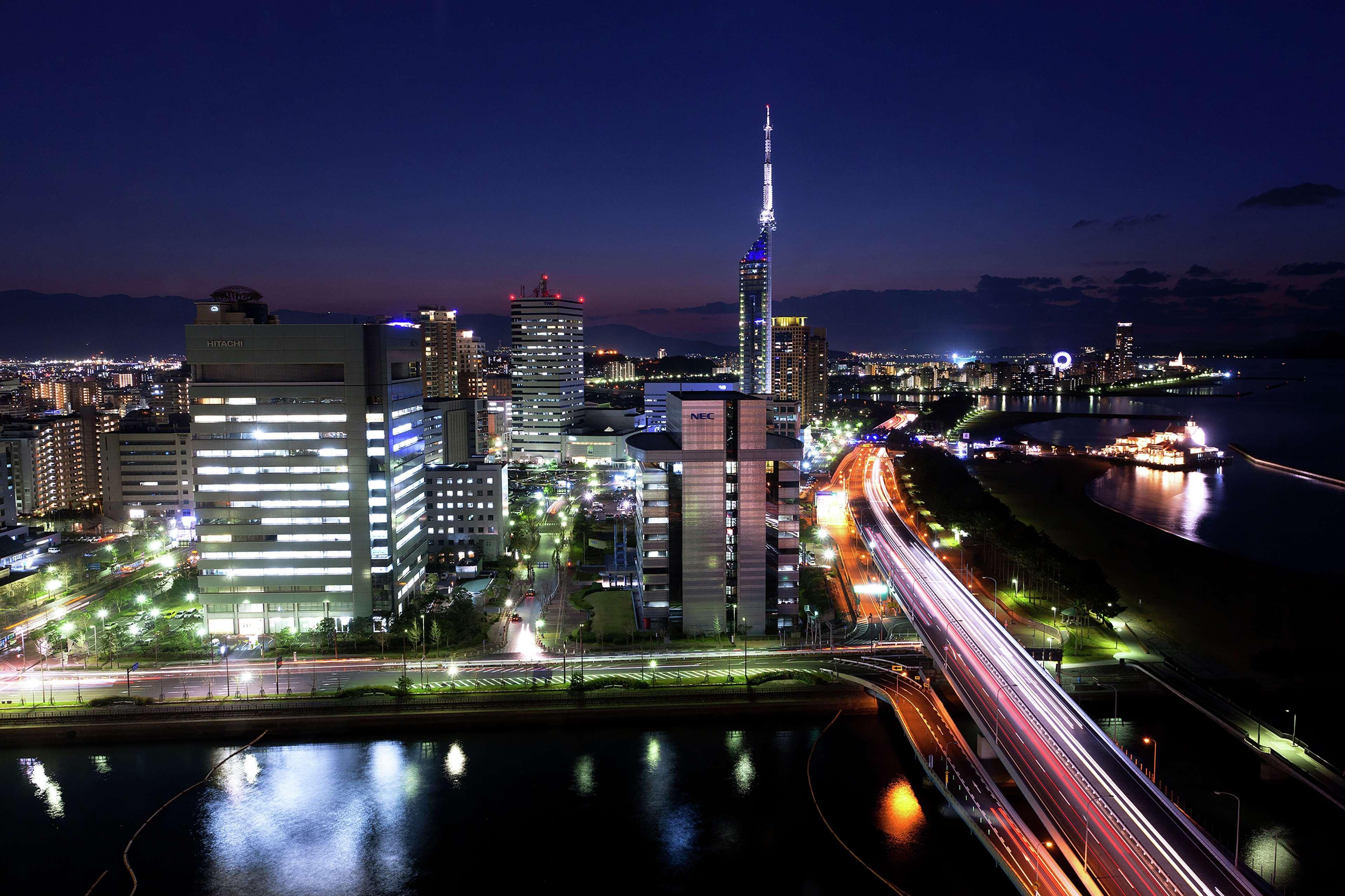 Отель Hilton Fukuoka Sea Hawk Экстерьер фото