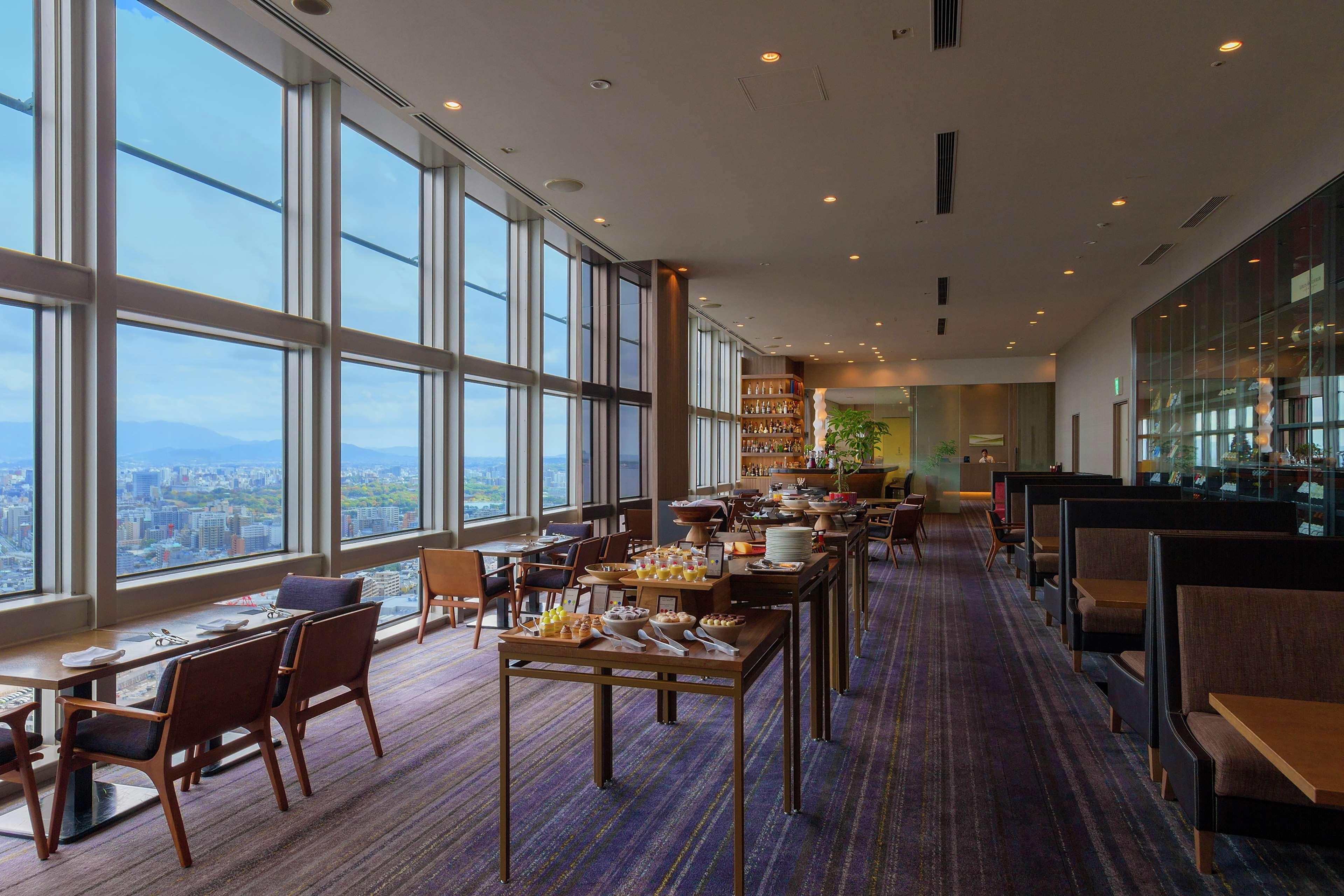 Отель Hilton Fukuoka Sea Hawk Экстерьер фото