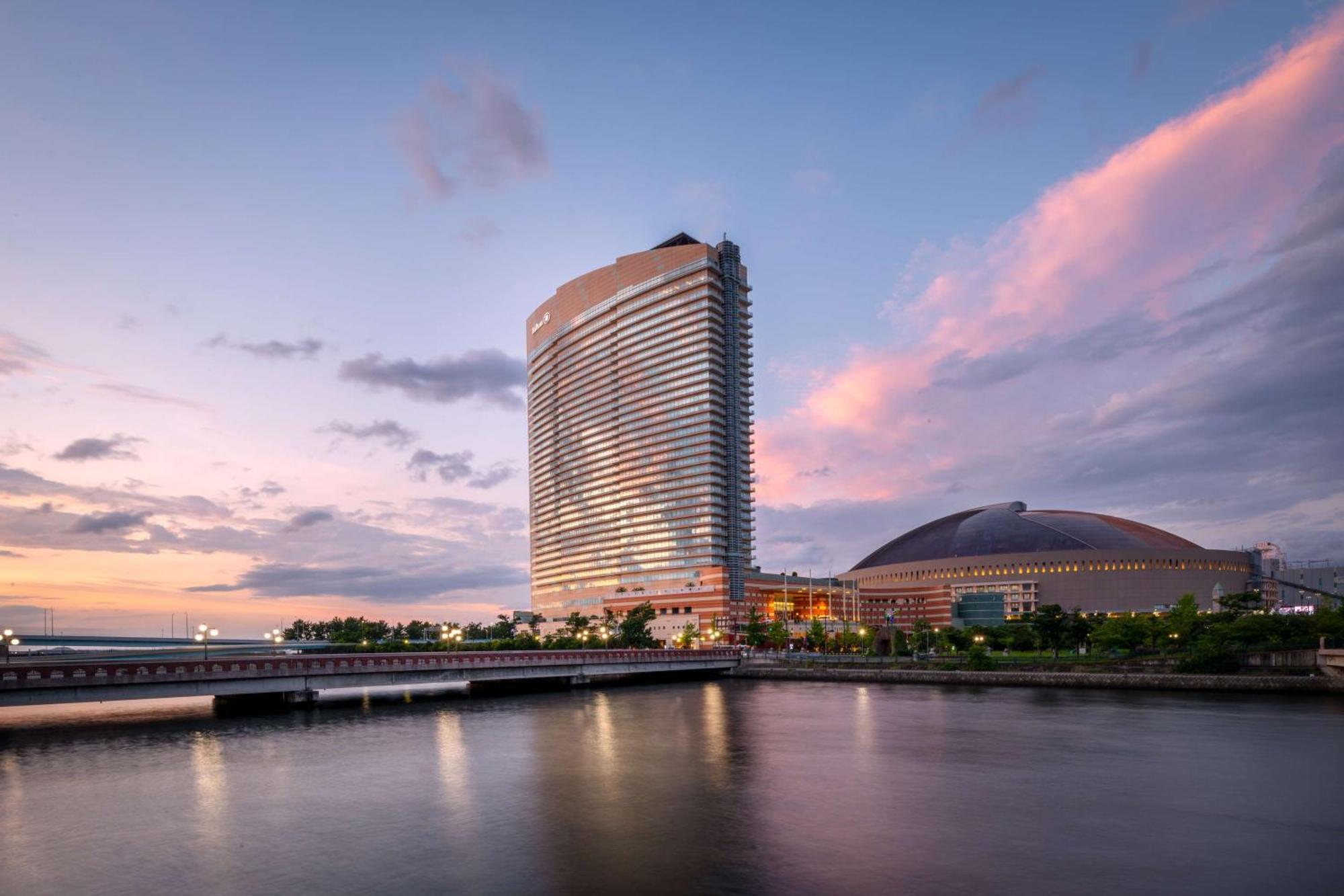 Отель Hilton Fukuoka Sea Hawk Экстерьер фото