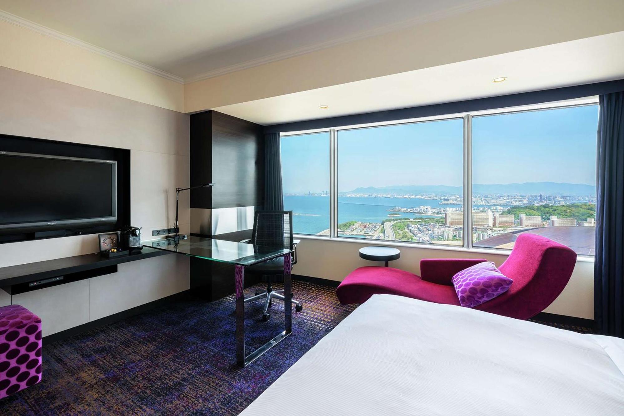 Отель Hilton Fukuoka Sea Hawk Экстерьер фото