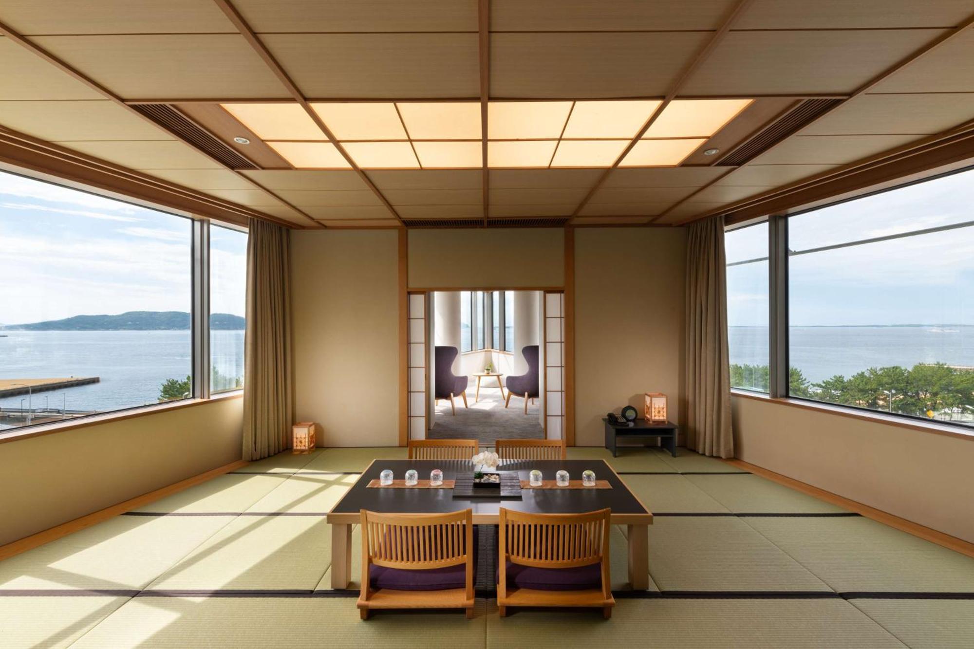 Отель Hilton Fukuoka Sea Hawk Экстерьер фото