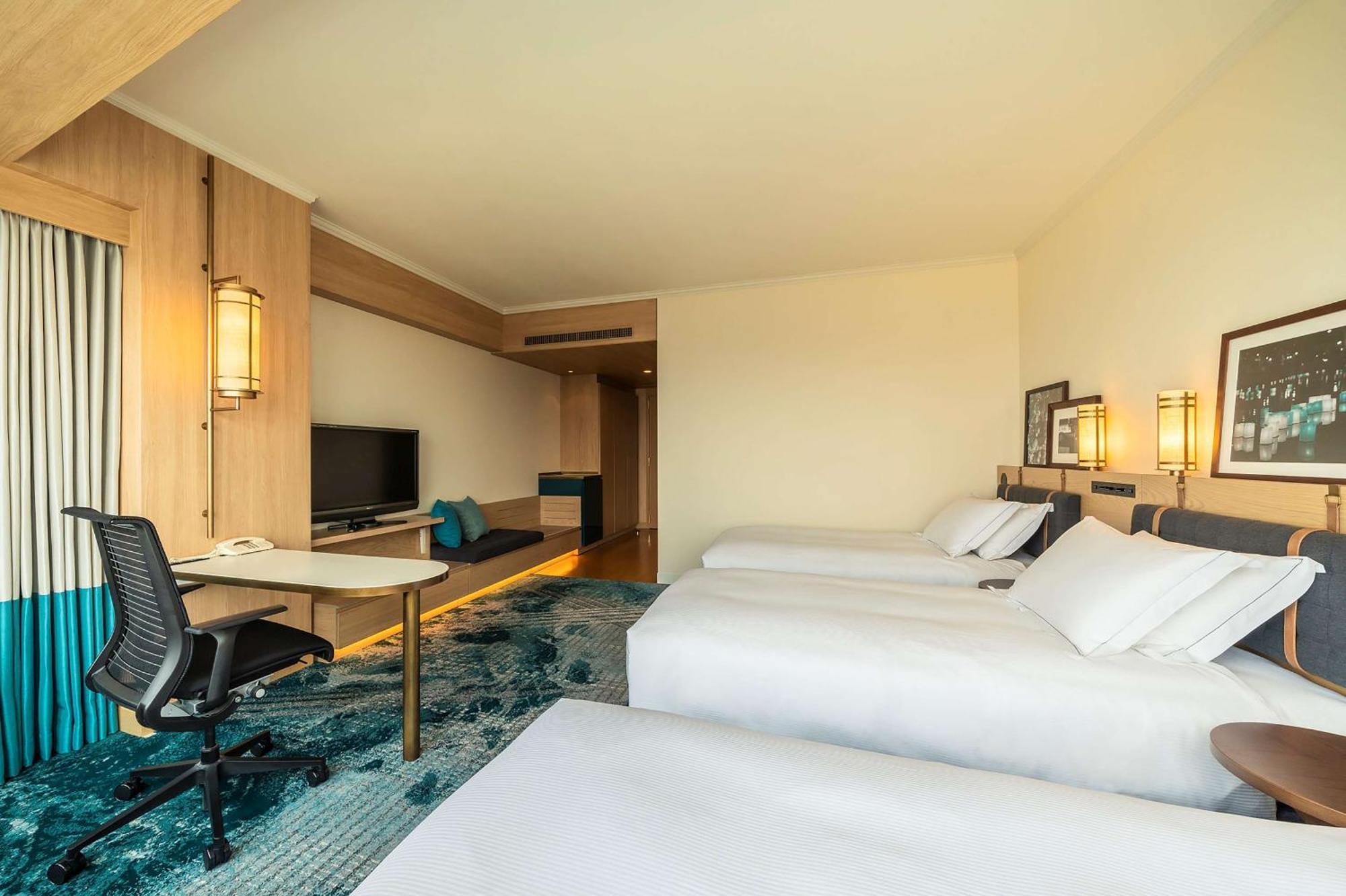 Отель Hilton Fukuoka Sea Hawk Экстерьер фото