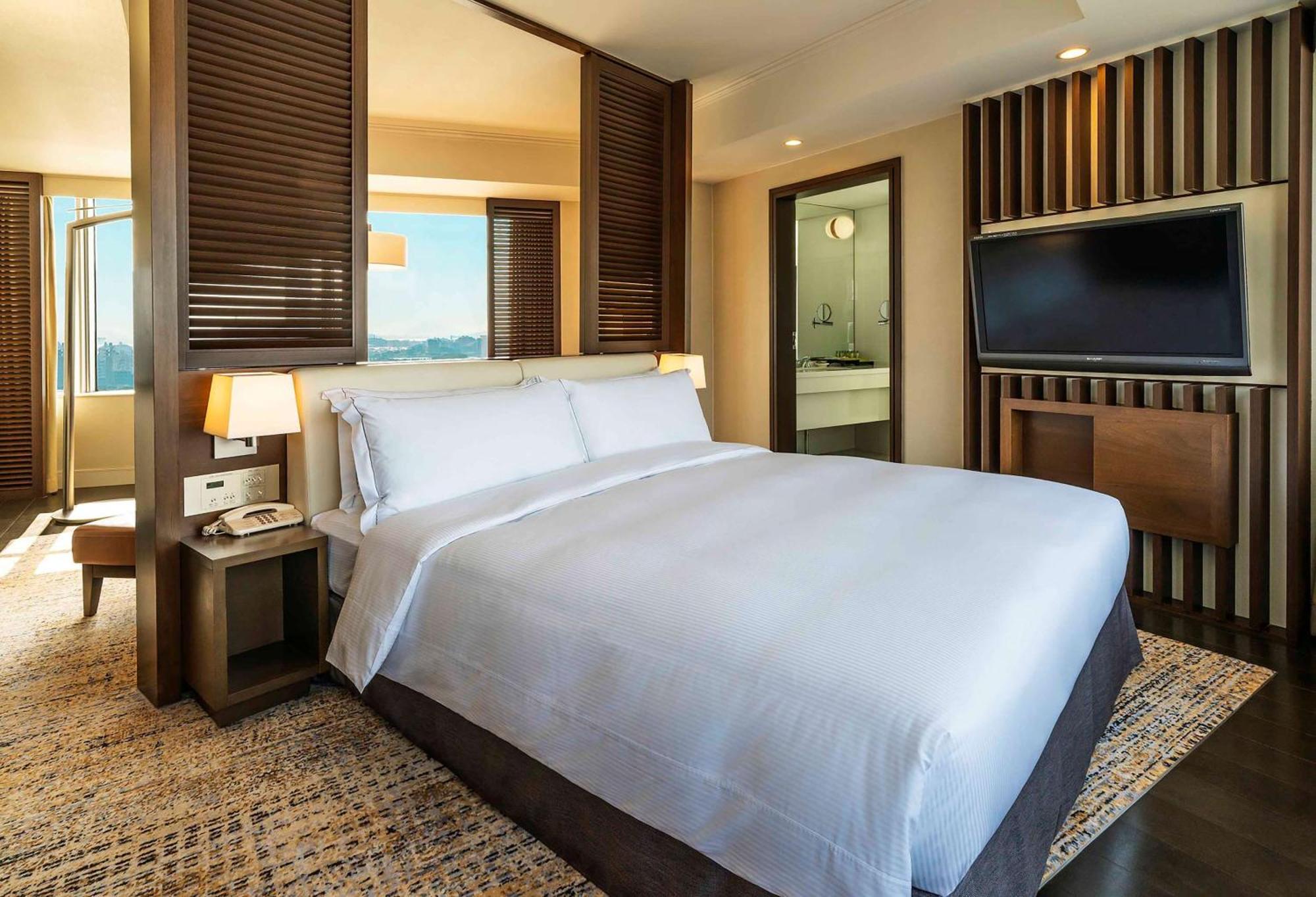 Отель Hilton Fukuoka Sea Hawk Экстерьер фото