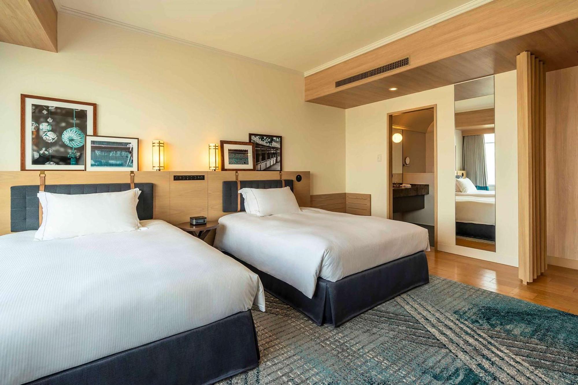 Отель Hilton Fukuoka Sea Hawk Экстерьер фото