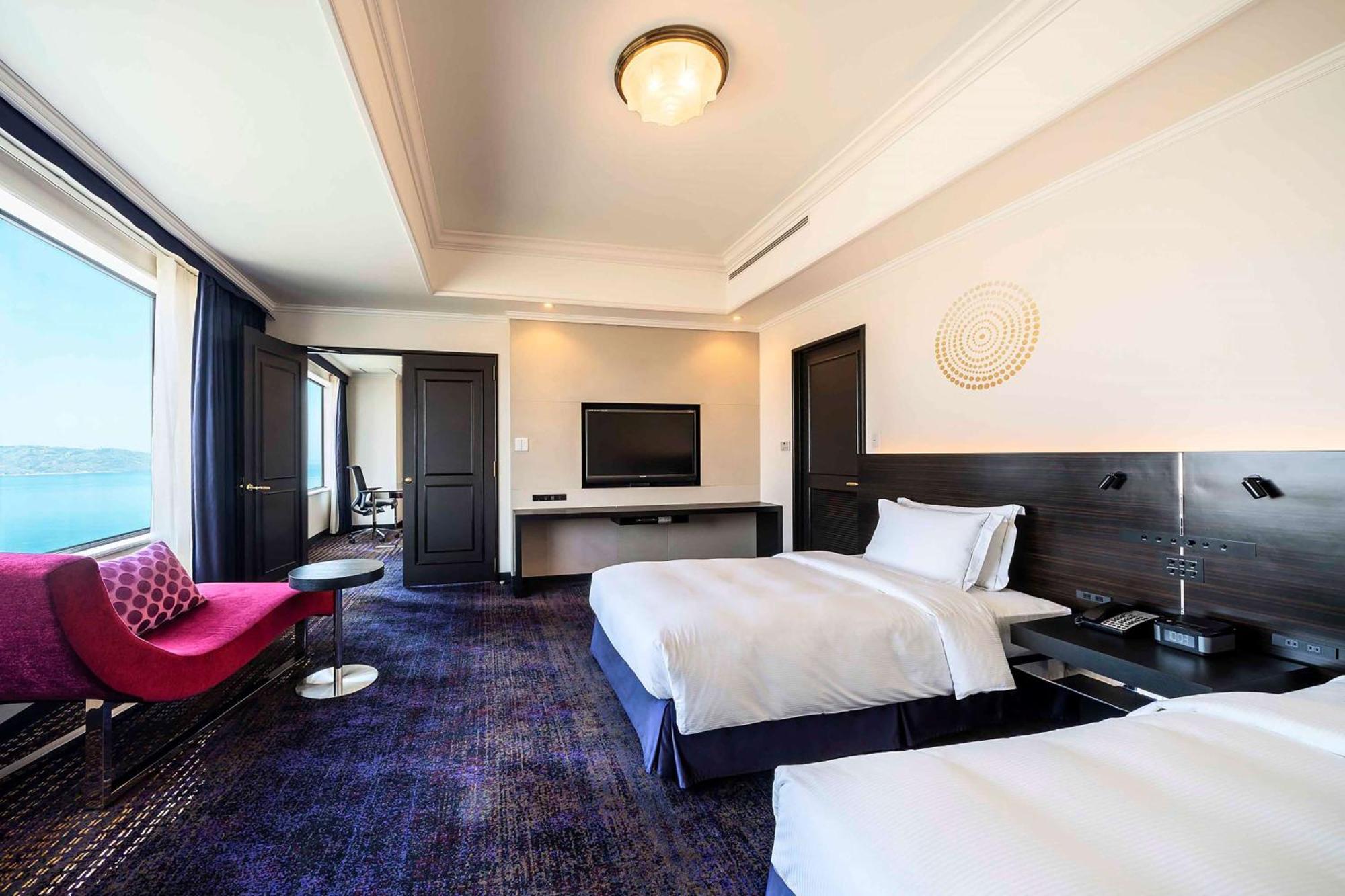Отель Hilton Fukuoka Sea Hawk Экстерьер фото