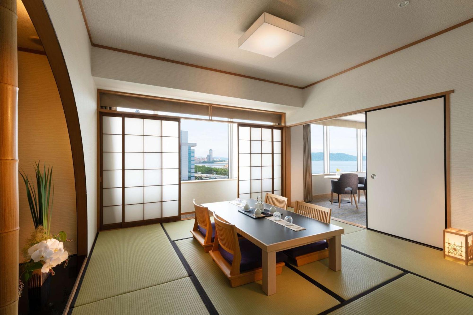 Отель Hilton Fukuoka Sea Hawk Экстерьер фото