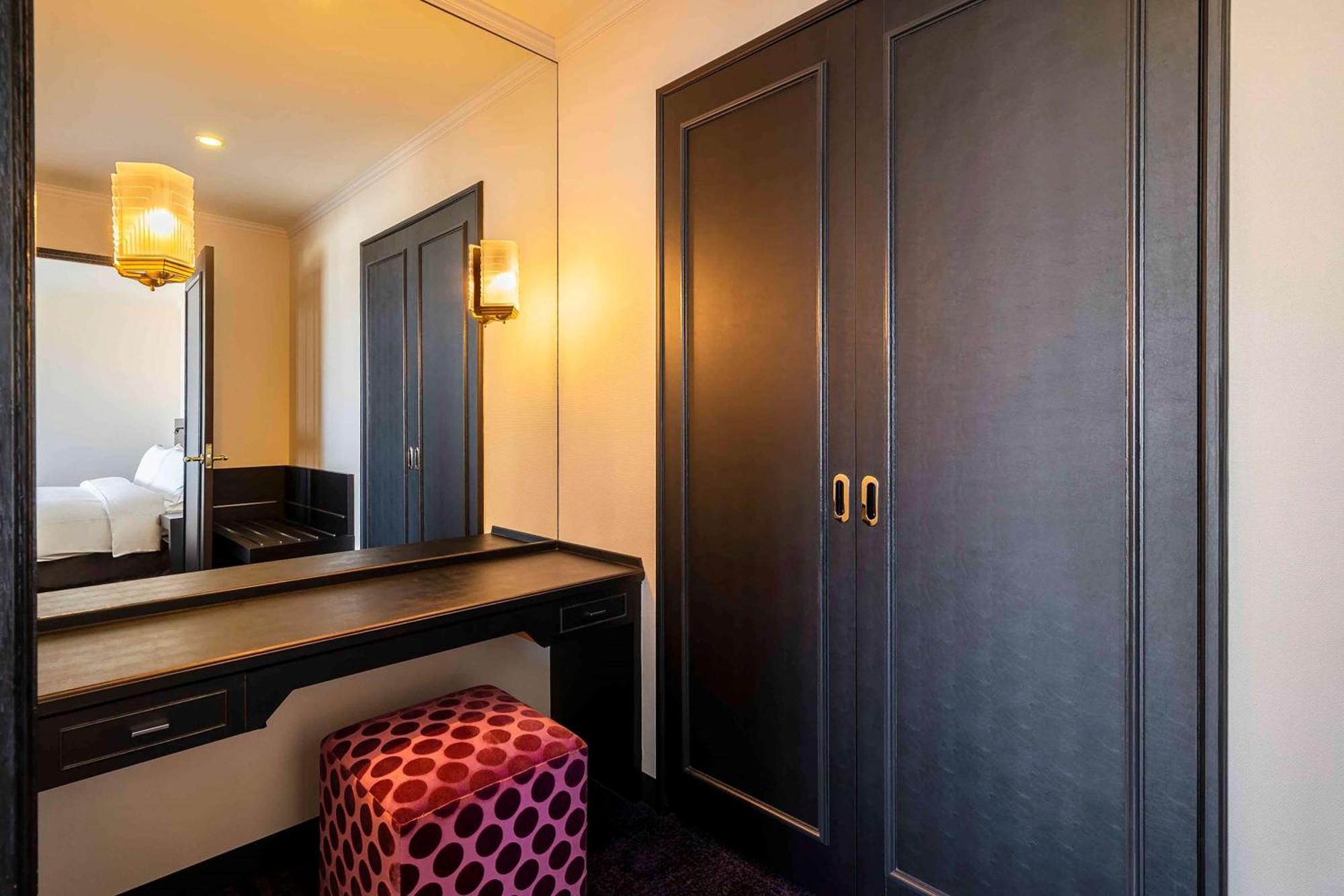 Отель Hilton Fukuoka Sea Hawk Экстерьер фото