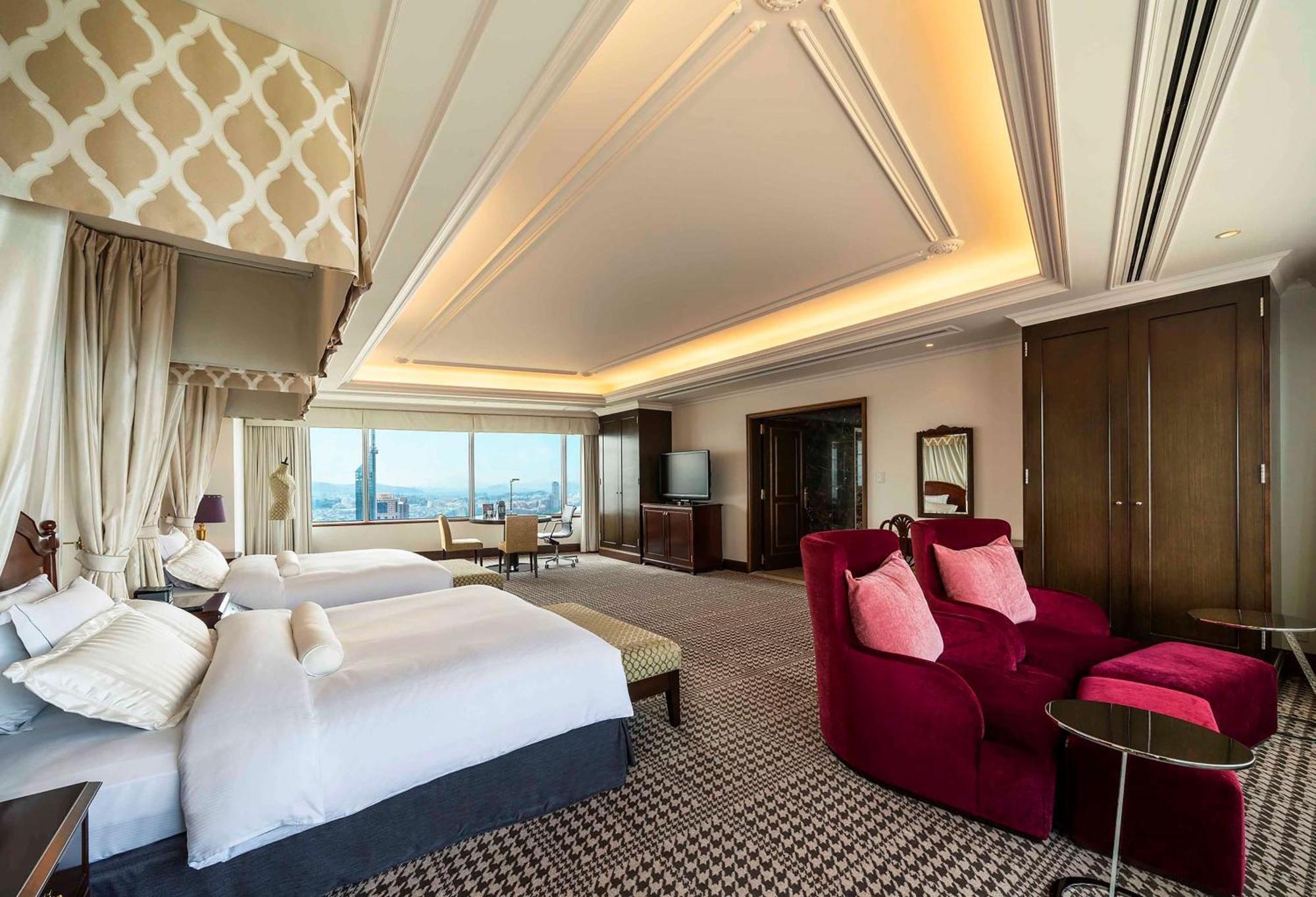 Отель Hilton Fukuoka Sea Hawk Экстерьер фото