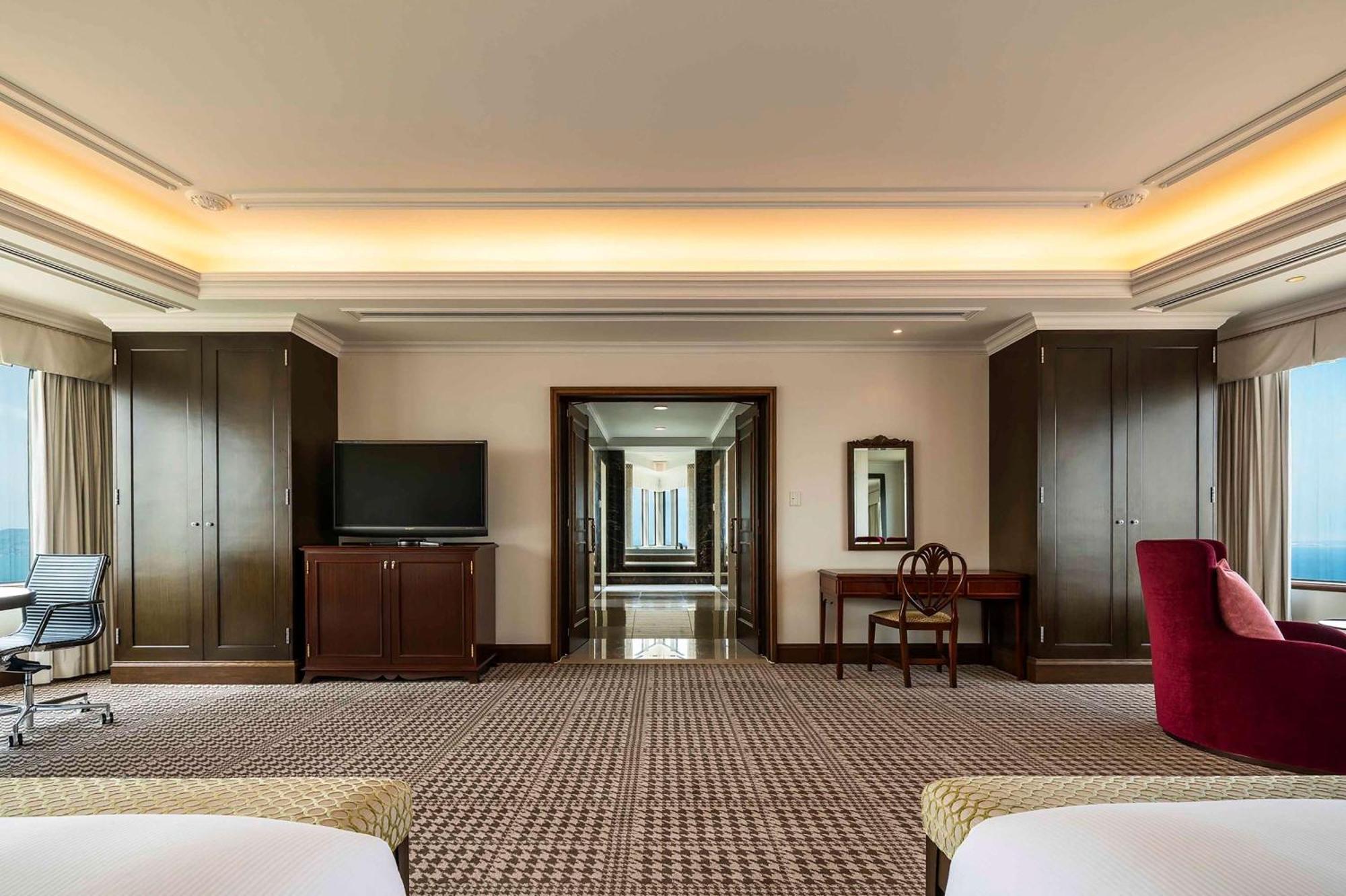 Отель Hilton Fukuoka Sea Hawk Экстерьер фото