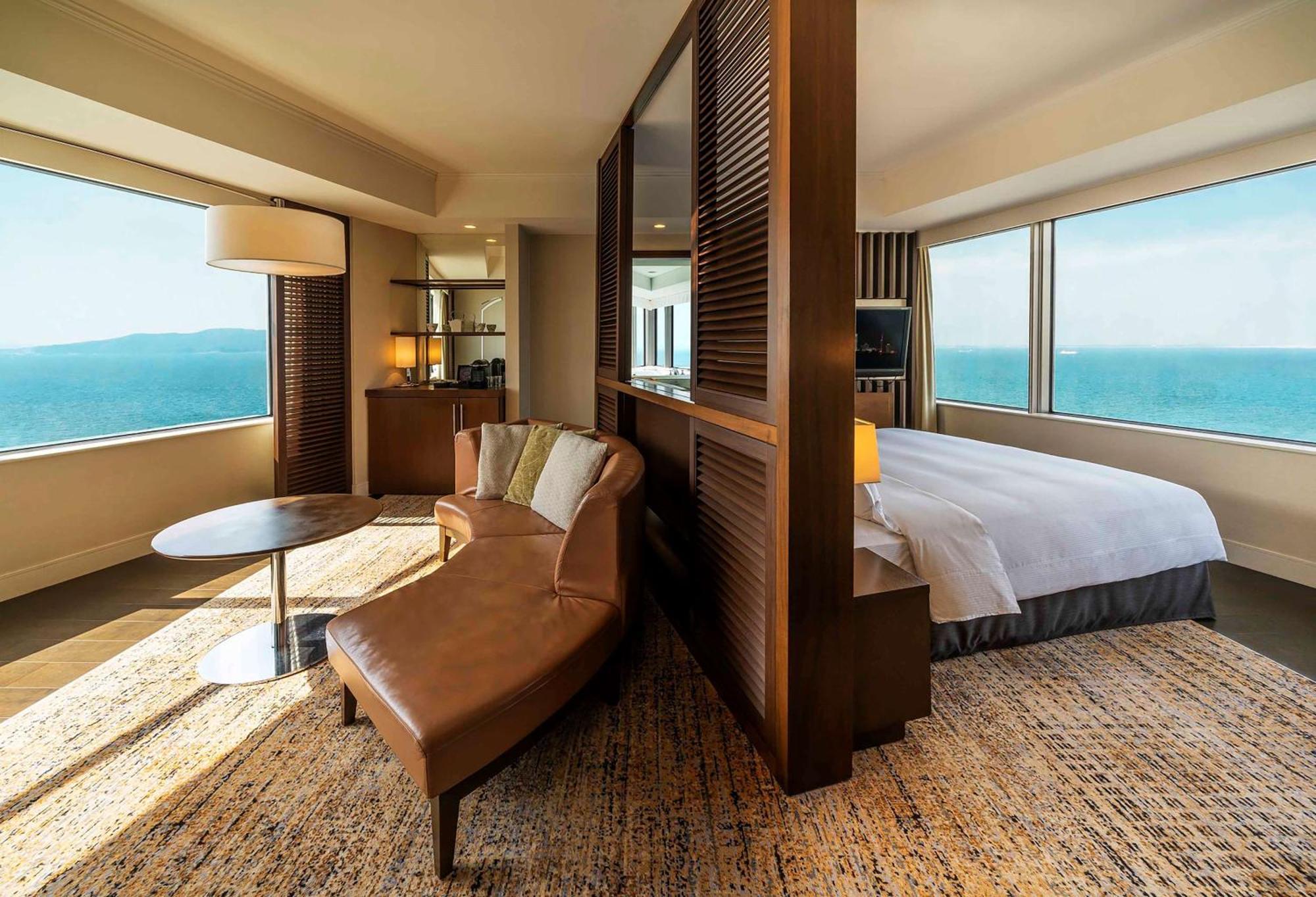 Отель Hilton Fukuoka Sea Hawk Экстерьер фото
