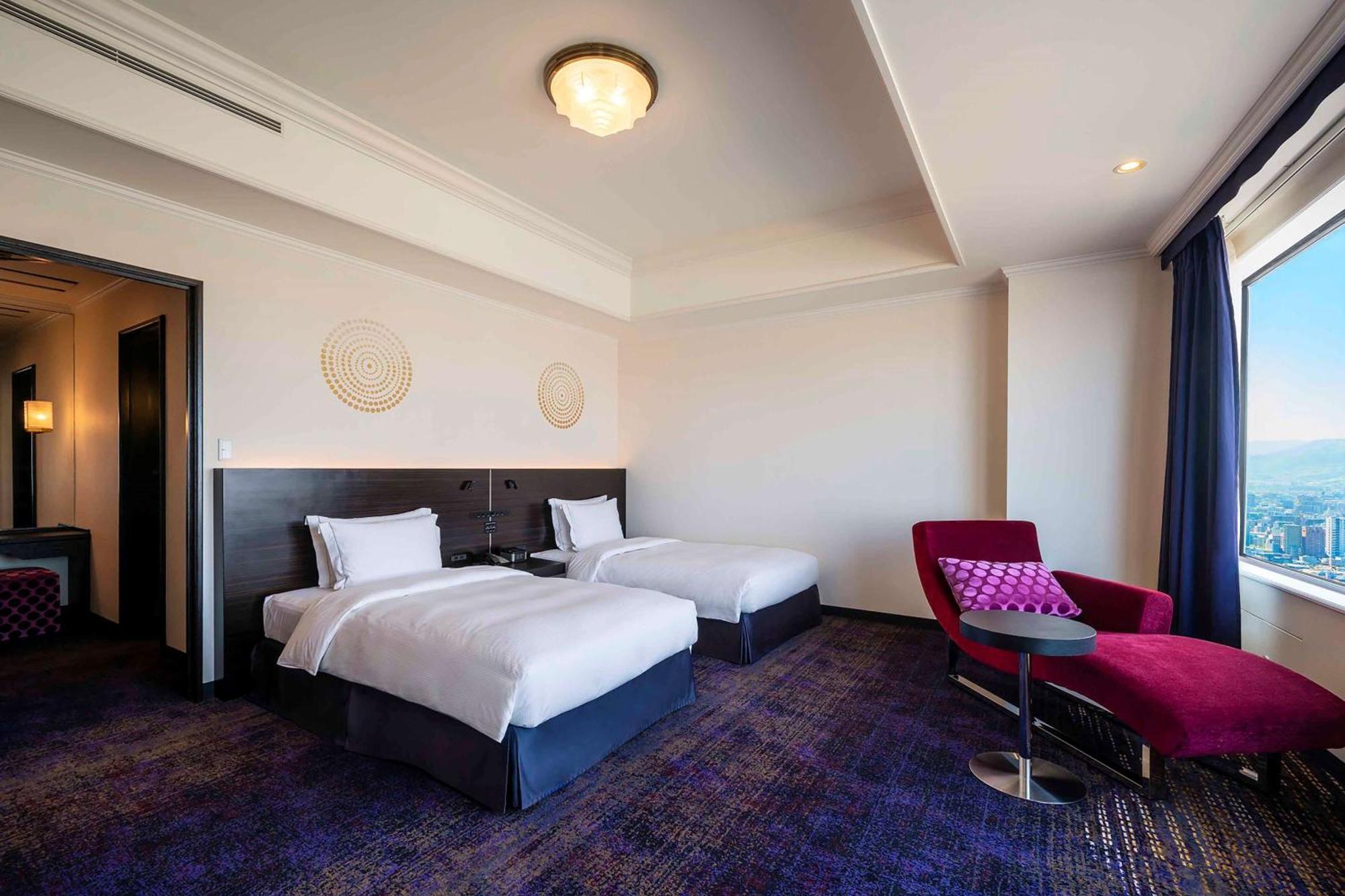Отель Hilton Fukuoka Sea Hawk Экстерьер фото