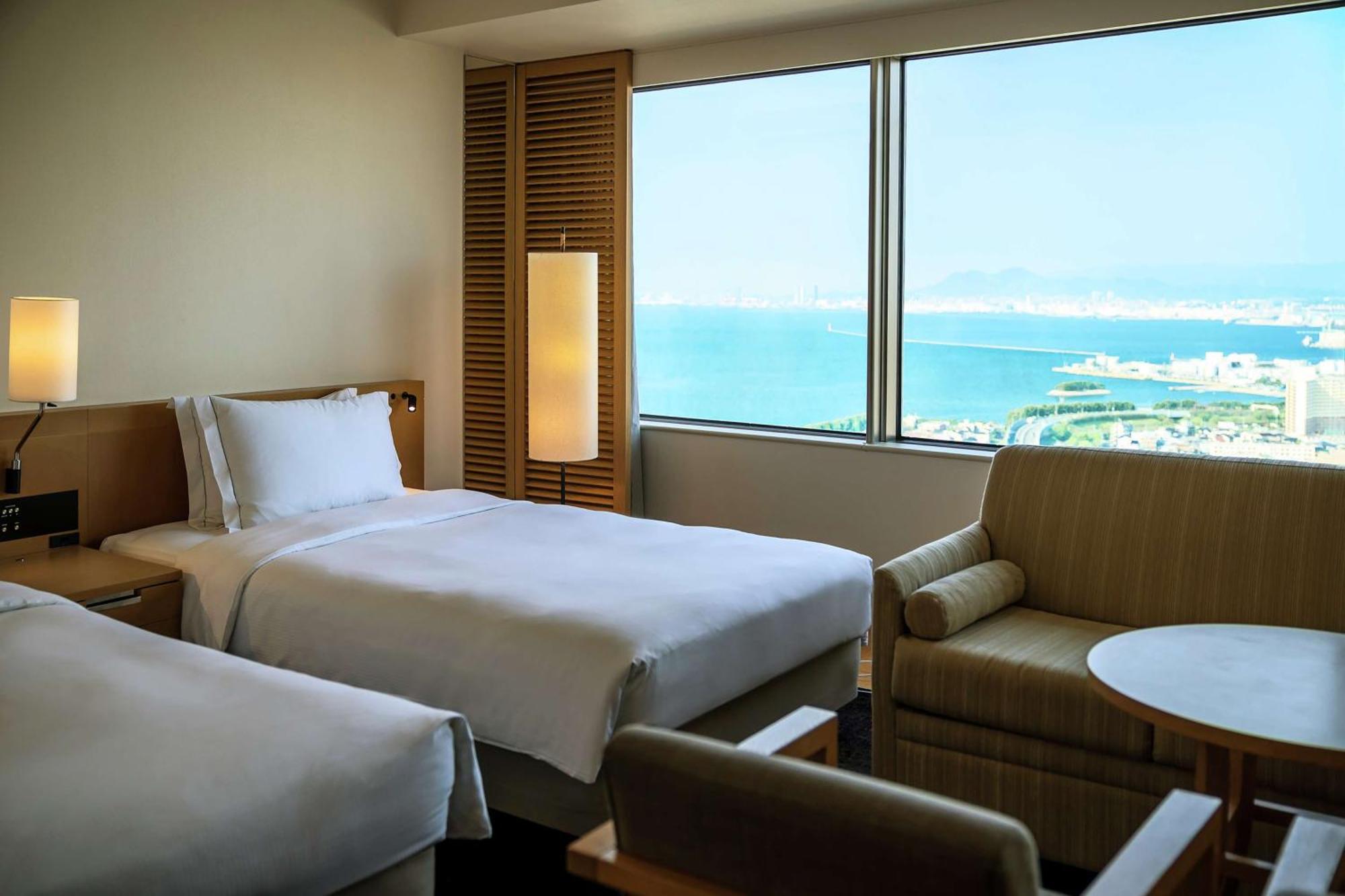 Отель Hilton Fukuoka Sea Hawk Экстерьер фото