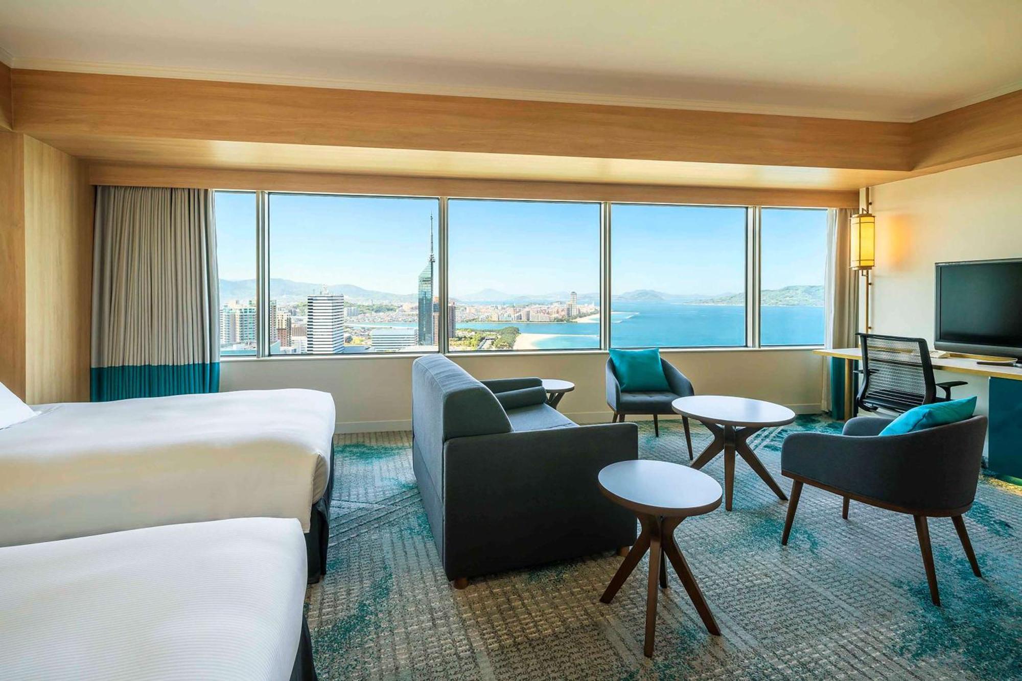 Отель Hilton Fukuoka Sea Hawk Экстерьер фото