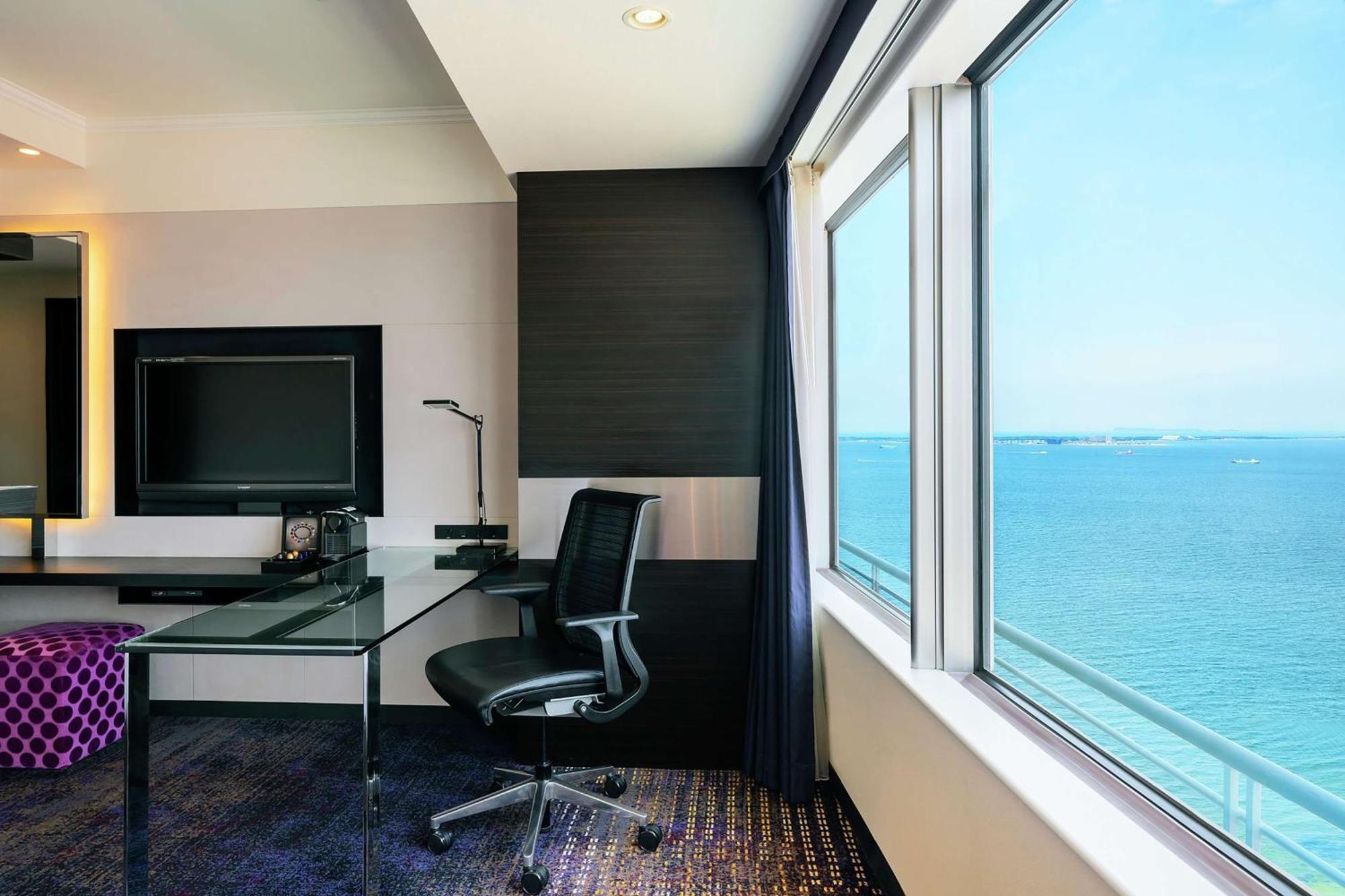 Отель Hilton Fukuoka Sea Hawk Экстерьер фото