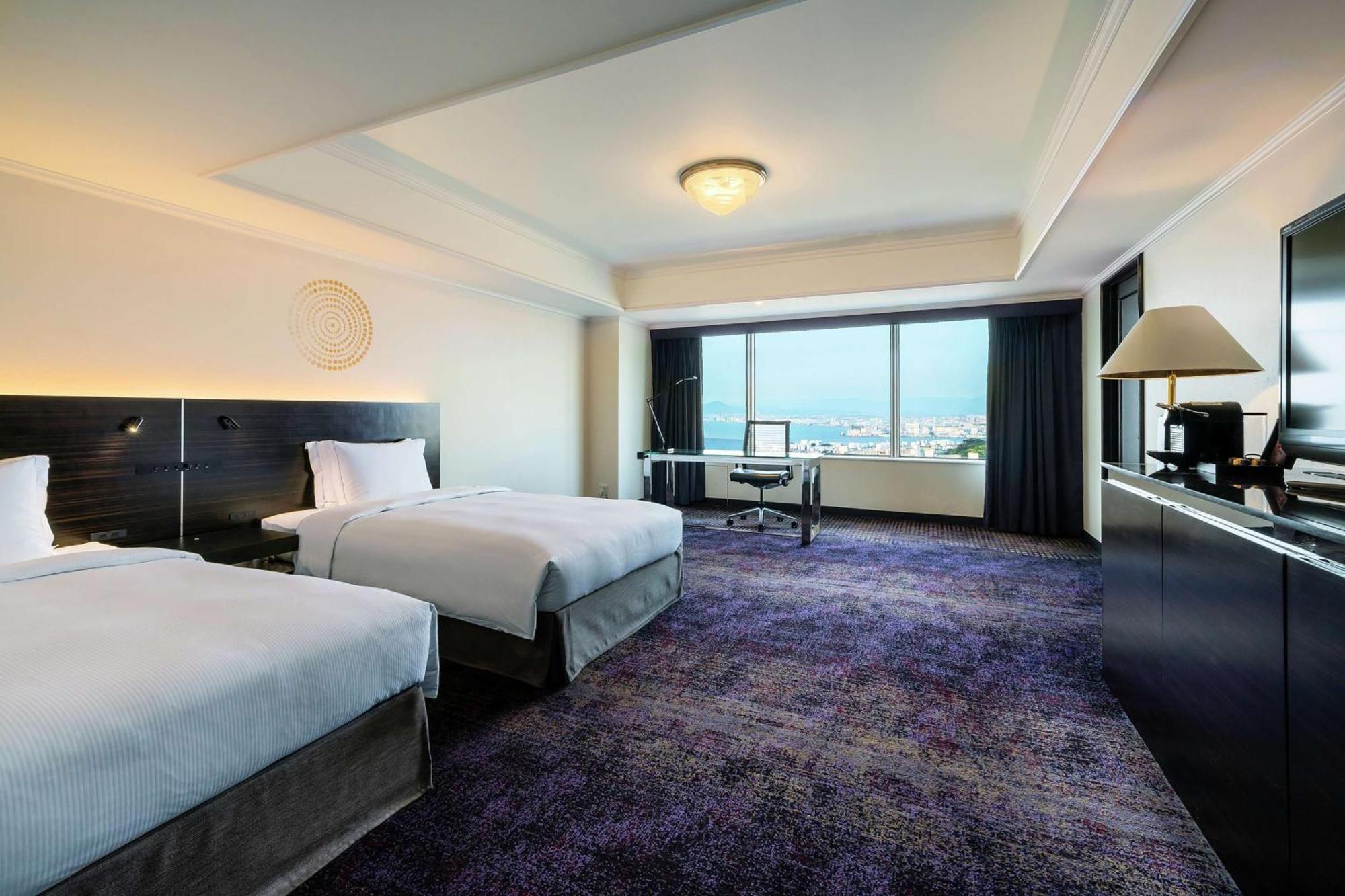 Отель Hilton Fukuoka Sea Hawk Экстерьер фото