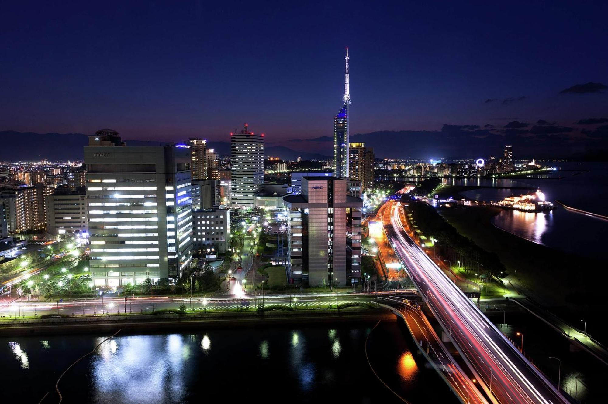 Отель Hilton Fukuoka Sea Hawk Экстерьер фото