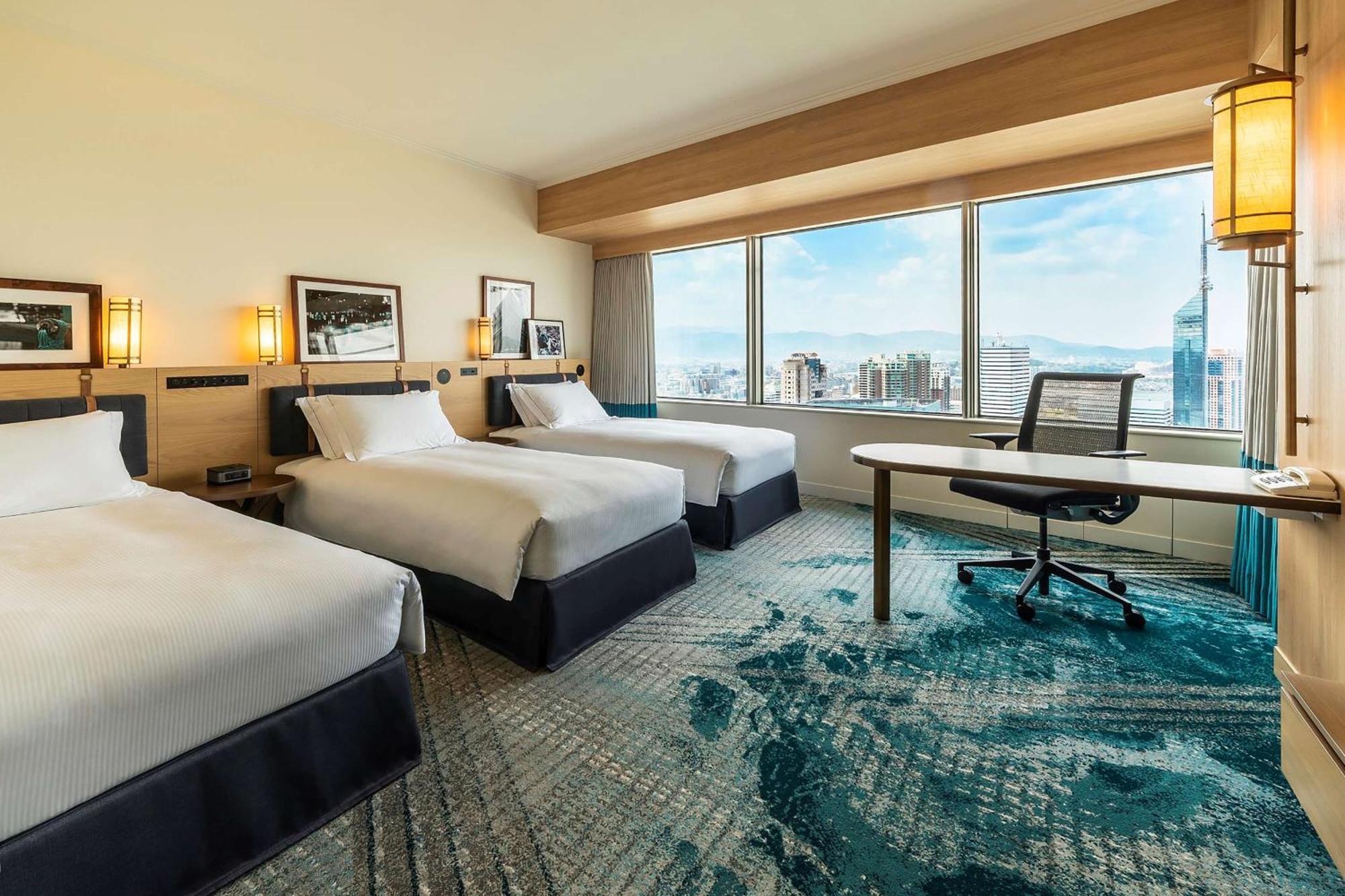 Отель Hilton Fukuoka Sea Hawk Экстерьер фото