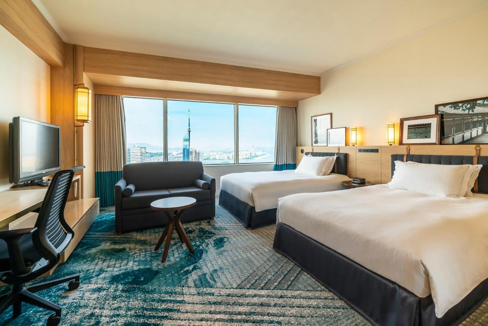 Отель Hilton Fukuoka Sea Hawk Экстерьер фото